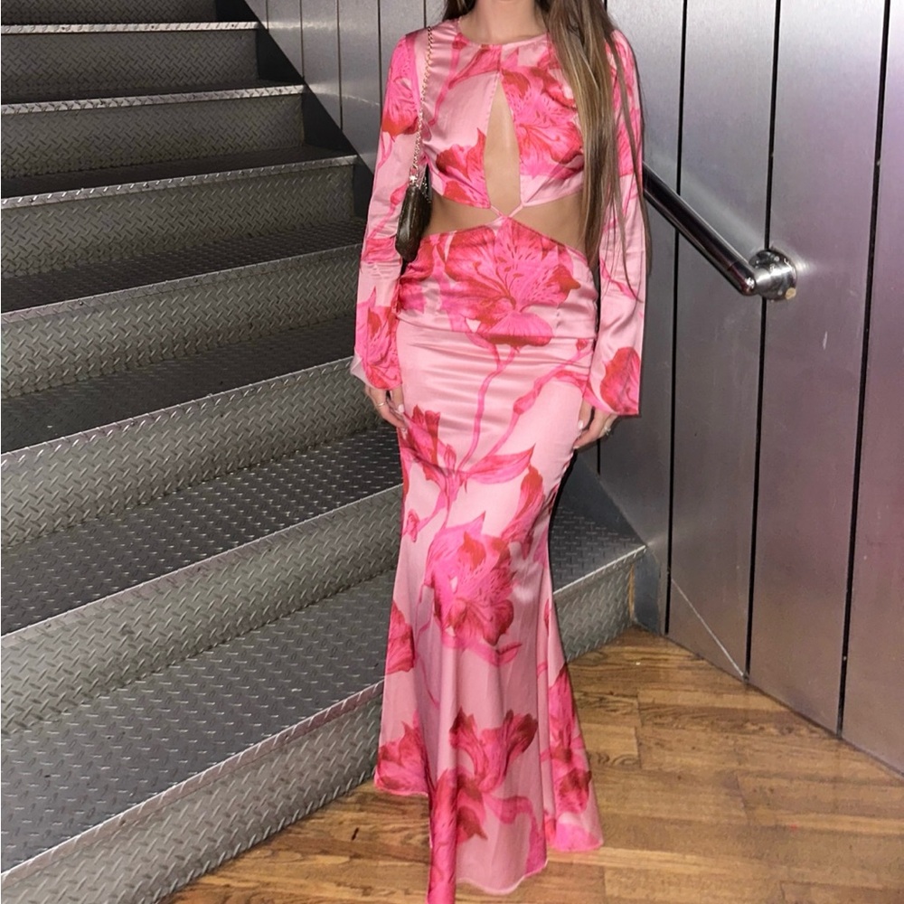 Flora print long sleeve pink dress with open back